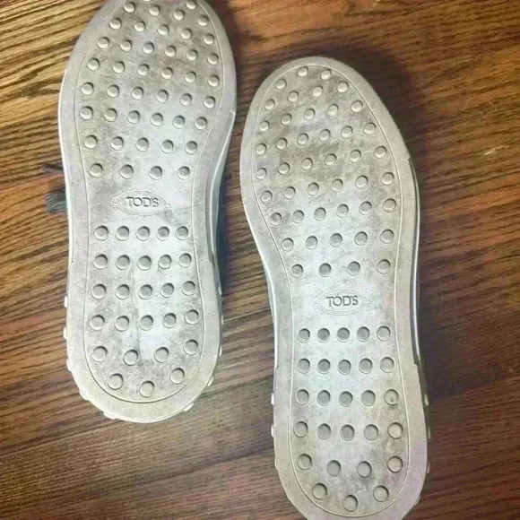 Tod's Low-Top Leather Sneaker - Picture 5 of 5